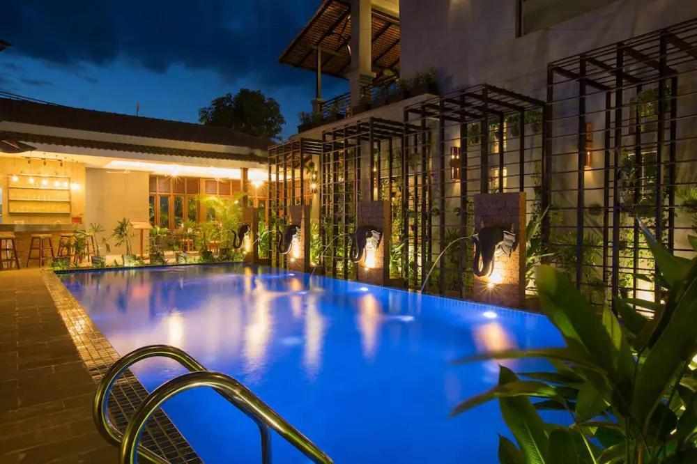 Grange Hotel Siem Reap Exterior photo