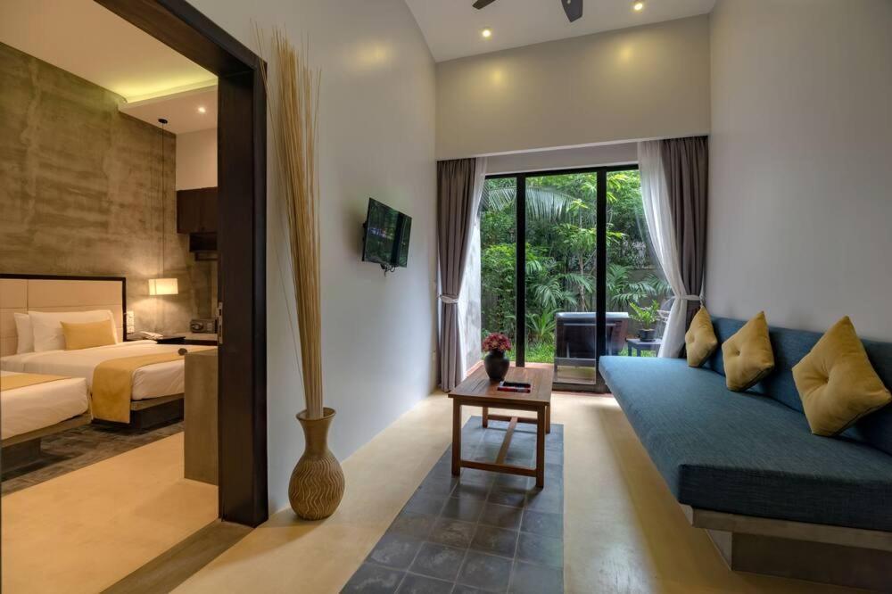 Grange Hotel Siem Reap Exterior photo