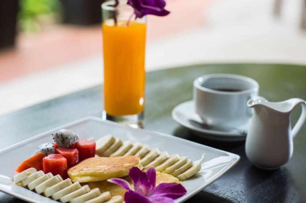 Grange Hotel Siem Reap Exterior photo